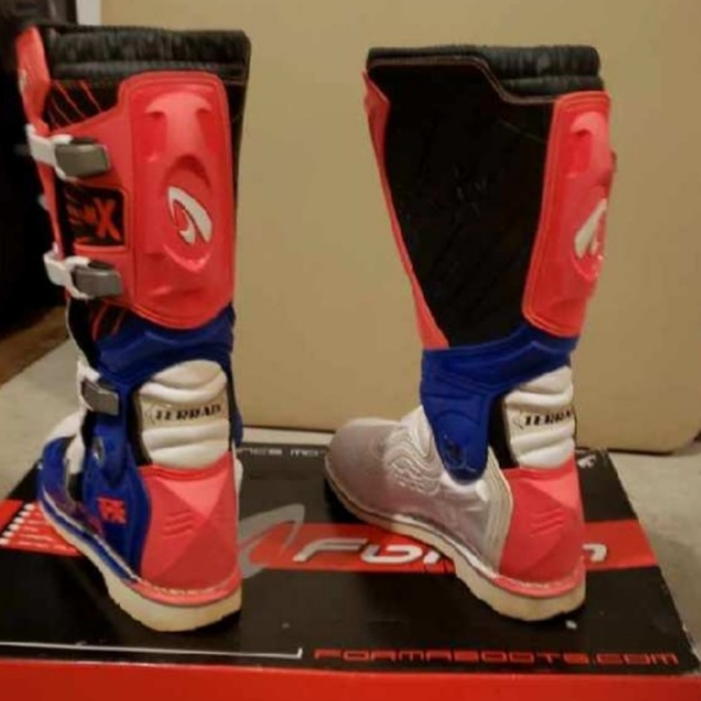 Forma riding boots